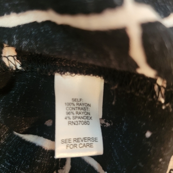 Versona size medium black cream lines with flaps in back. Long sleeve. - Picture 12 of 13